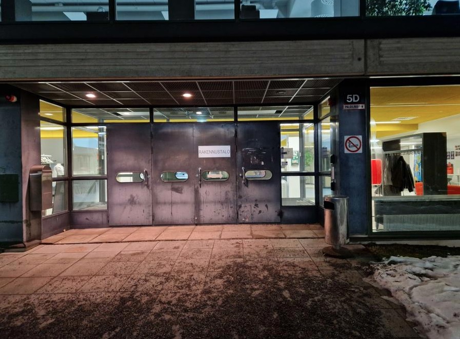 Rakennustalon etuovi