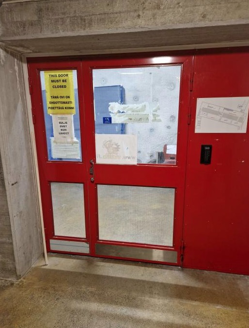 Rakennustalon etuovi